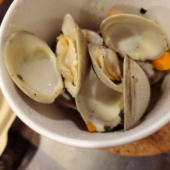Arnies Restaurant Edmonds - Clams that came with my husband's seafood platter - a good number of them - Seafood Near Me - Edmonds, Washington Arnies Restaurant Edmonds - Clams that came with my husband's seafood platter - a good number of them - Seafood Near Me - Edmonds, Washington