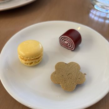 Knife Pleat - Michelin star chocolate. Saffron macaron. Marshmallow. - French Near Me - Costa Mesa, California Knife Pleat - Michelin star chocolate. Saffron macaron. Marshmallow. - French Near Me - Costa Mesa, California