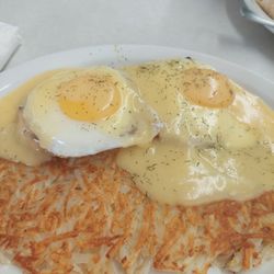 Mama T's Down Home Kitchen - Eggs Benny and hashbrowns