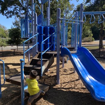 Sharon Park - Small gated playground - Parks Near Me - Menlo Park, California
