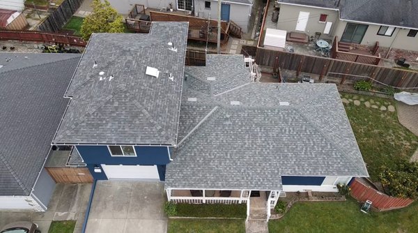 Advantage Roofing Logo