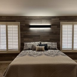 a bed in a bedroom