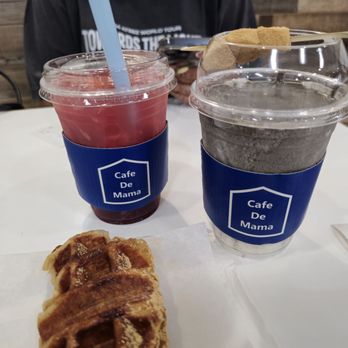Cafe De Mama - Black sesame latte, strawberry injeolmi croffle, strawberry puree drink - Coffee & Tea Near Me - Los Angeles, California