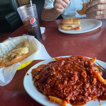 Vince's Spaghetti Express - This is the half order! With cheesey bread. Meat sauce on my noodles mmmmm! - Italian Near Me - Temecula, California