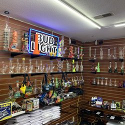 M&R Mini Mart Tobacco - Water pipes