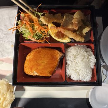 Dojo Sushi - Salmon Bento Box - Sushi Bars Near Me - Los Angeles, California