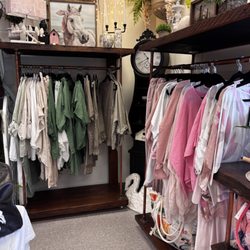 Coast & Cottage - Ladies Fashion