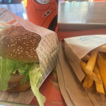 A&W - Spicy Chicken Burger Combo - Fast Food Near Me - Vancouver, British Columbia A&W - Spicy Chicken Burger Combo - Fast Food Near Me - Vancouver, British Columbia