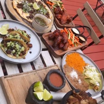 Limosneros - PIZZA MEXICANA de birria, Al Pastor Tacos, FLAUTAS, Guacamole Chanchito, Buffalo wings, Honey BBQ WINGS - Tacos Near Me - Brooklyn, New York