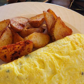 Red Marlin - Omelet with chicken sausage, cheddar cheese and spinach - Seafood Near Me - San Diego, California Red Marlin - Omelet with chicken sausage, cheddar cheese and spinach - Seafood Near Me - San Diego, California