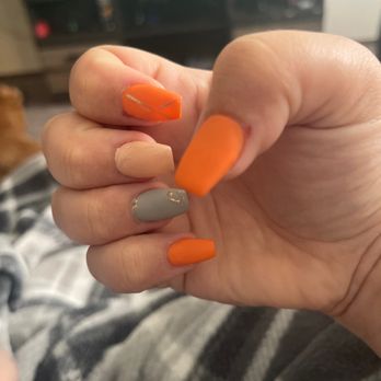 Essence Nails & Spa - Missing decorations and on thumb, and pointer you can see how much she cut me. The other hand is worse. - Nail Salons Near Me - Lawton, Oklahoma