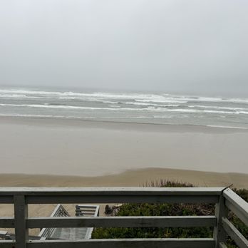 Moolack Shores Inn - View of the approaching storm. - Hotels Near Me - Newport, Oregon Moolack Shores Inn - View of the approaching storm. - Hotels Near Me - Newport, Oregon