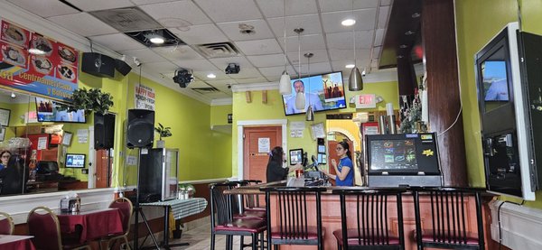 Pupuseria Mana by null