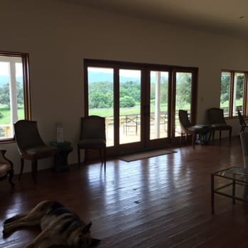 Knight's Gambit Vineyards - Wineries Near Me - Charlottesville, Virginia
