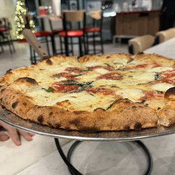 V Pizza - Margarita pizza, nice and crispy and great cheese - Pizza Near Me - Orlando, Florida V Pizza - Margarita pizza, nice and crispy and great cheese - Pizza Near Me - Orlando, Florida