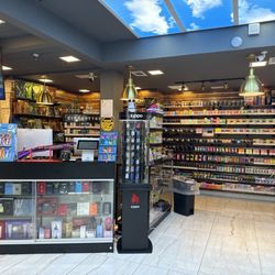 Vape Time - Amazing staff and they have variety of vapes and E juices with nic salts along with diff kind smoke accessories.
