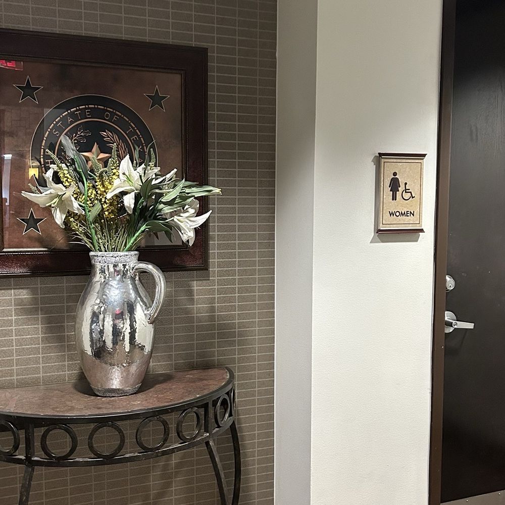 Emily Morgan - A DoubleTree by Hilton - Hotels Near Me - San Antonio, Texas Emily Morgan - A DoubleTree by Hilton - Hotels Near Me - San Antonio, Texas