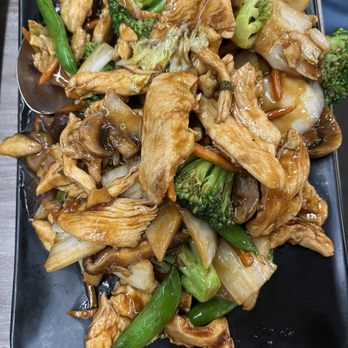 Golden Dragon - Chicken and Vegtables - Chinese Near Me - Sierra Vista, Arizona