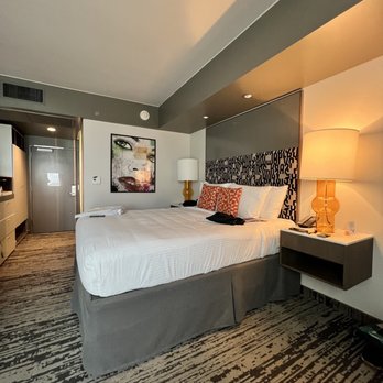 Hotel Eastlund - King room - Hotels Near Me - Portland, Oregon Hotel Eastlund - King room - Hotels Near Me - Portland, Oregon