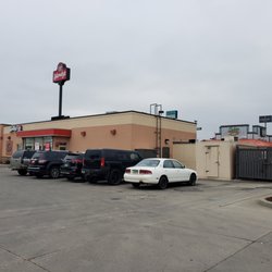 Wendy's - Parking lot view of the building