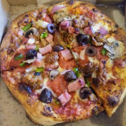Mac's Pizza Pub - Supreme pizza