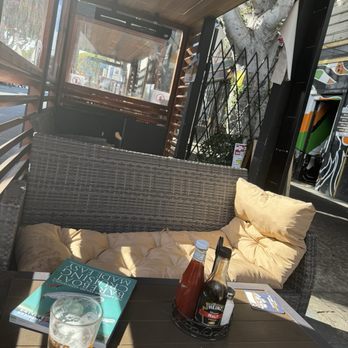 The Napper Tandy - Chill vibes on the outdoor patio. - Pubs Near Me - San Francisco, California