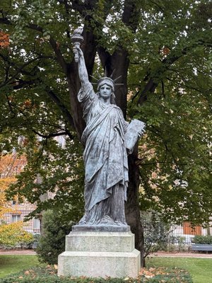 Jardin du Luxembourg by null