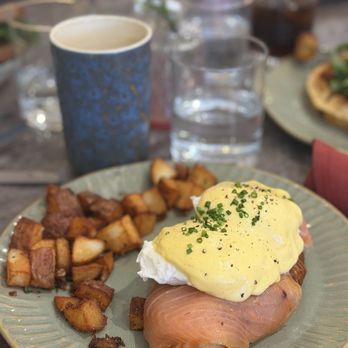 Flora - Smoked Salmon croissant Benedict - Breakfast & Brunch Near Me - San Diego, California Flora - Smoked Salmon croissant Benedict - Breakfast & Brunch Near Me - San Diego, California