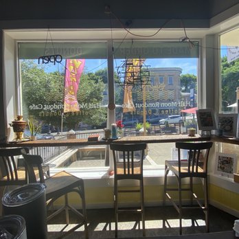 Half Moon Rondout Cafe - Cafe - Donuts Near Me - Kingston, New York