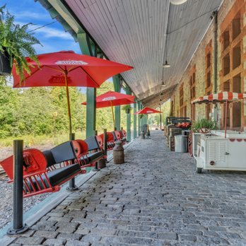 Steaming Tender - Outside patio - American Near Me - Palmer, Massachusetts
