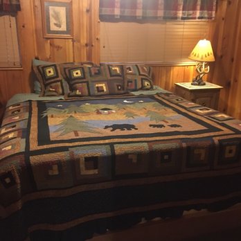 Whispering Pine Cabins - Bedroom (Cabin Fever) - Hotels Near Me - Ruidoso, New Mexico