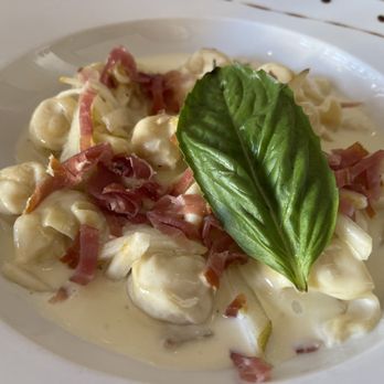 Le Sorelle Restaurant - Fiocchetti 4 Formaggi e Pera - Italian Near Me - Delray Beach, Florida Le Sorelle Restaurant - Fiocchetti 4 Formaggi e Pera - Italian Near Me - Delray Beach, Florida