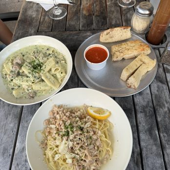 Repetti's Pizza and Provisions - Spaghetti with Clam sauce and Rigatoni pesto with chicken and meatballs - Pizza Near Me - Honolulu, Hawaii Repetti's Pizza and Provisions - Spaghetti with Clam sauce and Rigatoni pesto with chicken and meatballs - Pizza Near Me - Honolulu, Hawaii