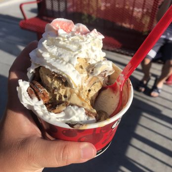 Bruster's Real Ice Cream - Turtle sundae with graham central station ice cream. To die for! No really. It had so much sugar I almost died but I'd do it again! Lol - Ice Cream & Frozen Yogurt Near Me - Glendale, Arizona