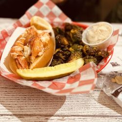 Point Lobster - Hot Lobster Roll