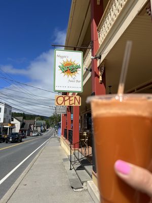 Maggie's Krooked Cafe & Juice Bar by null