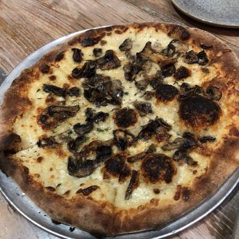 Moku Kitchen - Hamakua Mushroom Pizza - Cocktail Bars Near Me - Honolulu, Hawaii
