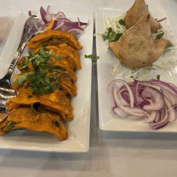 Dawat - Vegetable dumplings and samosa - Indian Near Me - Charlotte, North Carolina Dawat - Vegetable dumplings and samosa - Indian Near Me - Charlotte, North Carolina