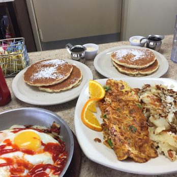 Bread & Butter Cafe - Chorizo skillet and Denver omelette - Breakfast & Brunch Near Me - Palatine, Illinois Bread & Butter Cafe - Chorizo skillet and Denver omelette - Breakfast & Brunch Near Me - Palatine, Illinois