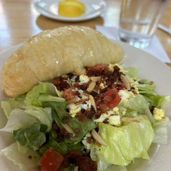 California Dreaming - House salad - Seafood Near Me - Columbia, South Carolina California Dreaming - House salad - Seafood Near Me - Columbia, South Carolina