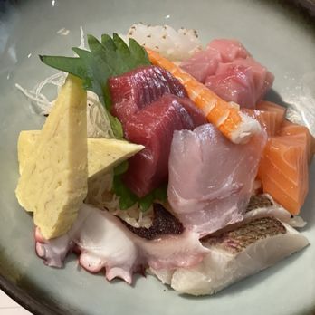 Gurume Sushi - Chirasi Don is more than I expected. The prices are reasonable, and the ingredients are very fresh. I think I'll be coming here often. - Japanese Near Me - Irvine, California