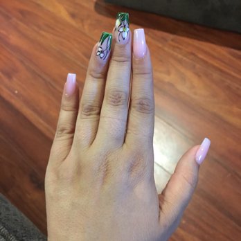 Hollywood Nails - Nail Salons Near Me - Pleasant Hill, California