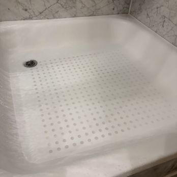 Hilton Brussels Grand Place - Shower won't drain - Hotels Near Me - Brussels, BRU