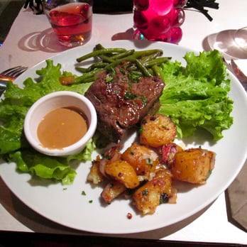 La Maison Blanche - Second course: steak, with pepper sauce, potatoes and green beans. - French Near Me - Paris, 75 La Maison Blanche - Second course: steak, with pepper sauce, potatoes and green beans. - French Near Me - Paris, 75