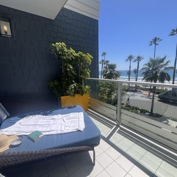 Sunny's Spa & Beauty Lounge - Outdoor waiting area at the spa - Massage Near Me - Oceanside, California