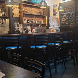 Coach's Corner Tavern & Table - Bar area