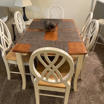 Seacrest Condominiums - Dining room table in the condo. - Condominiums Near Me - Fort Walton Beach, Florida Seacrest Condominiums - Dining room table in the condo. - Condominiums Near Me - Fort Walton Beach, Florida