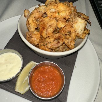 High Steaks Vegas - Crispy calamari with marinara and lemon aioli sauce - Steakhouses Near Me - Las Vegas, Nevada