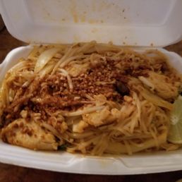 Nouilles Pad Thai Au Poulet Et Arachides / 111. Pad Thai Noodles with Chicken and Peanuts