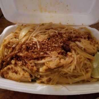 Restaurant Soba - Chicken pad thai - Sushi Bars Near Me - Montreal, Quebec
